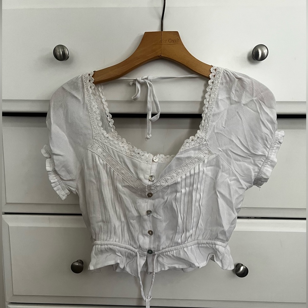 white cropped detailed blouse